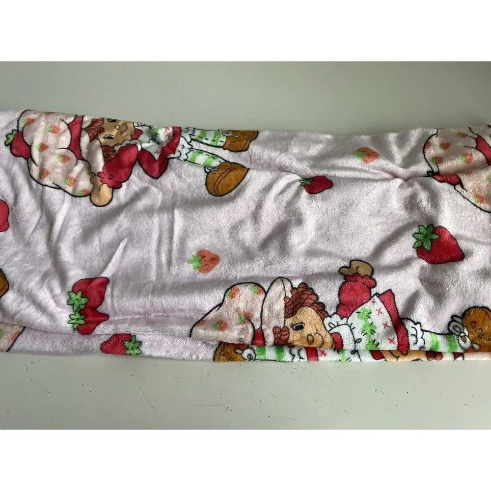 Strawberry Shortcake 50 X 70” Soft‎ Plush Throw Blanket Retro Classic NEW